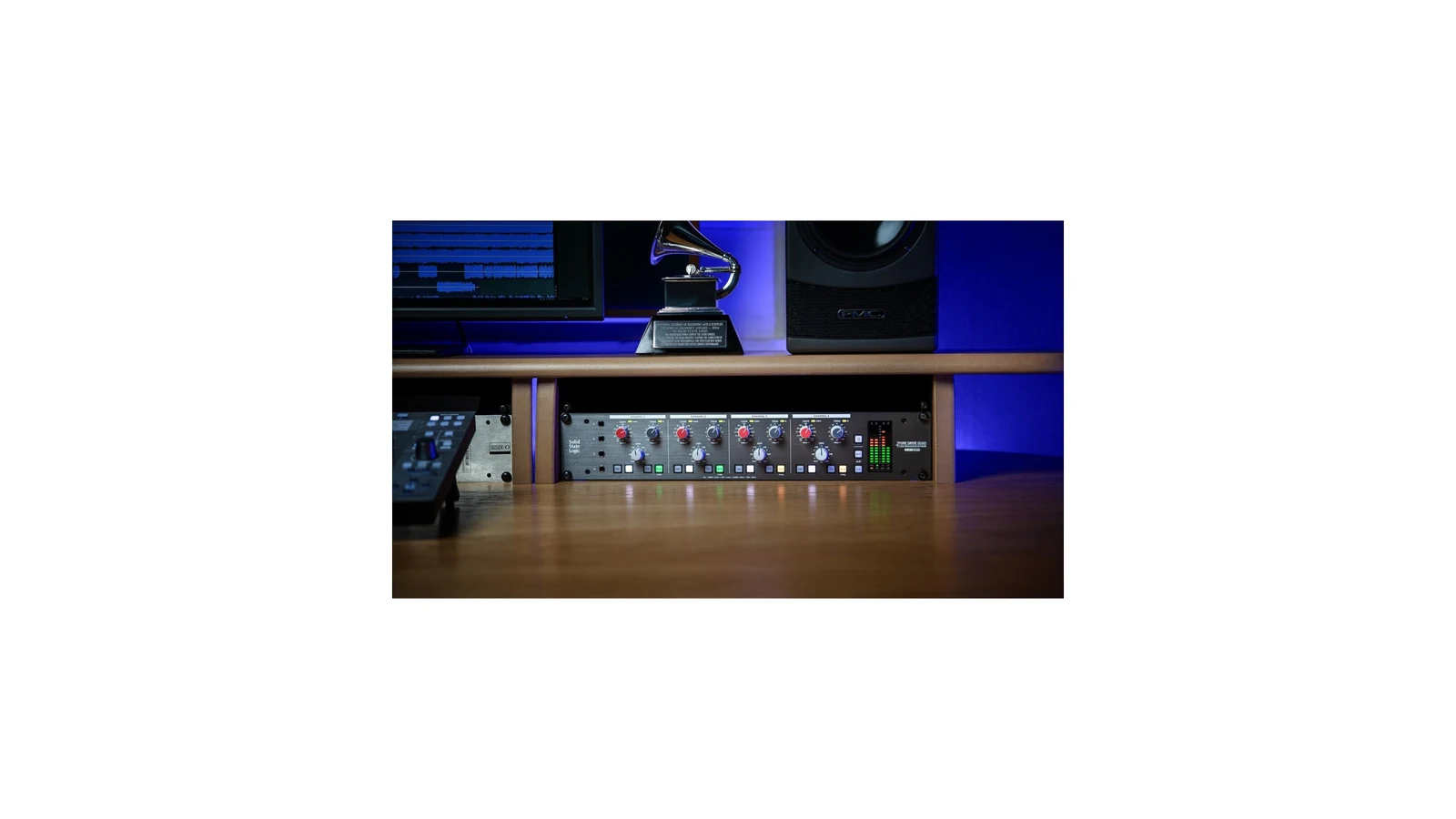 SSL PureDrive Quad: quatro canais de pré + Drive para o rack híbrido compacto